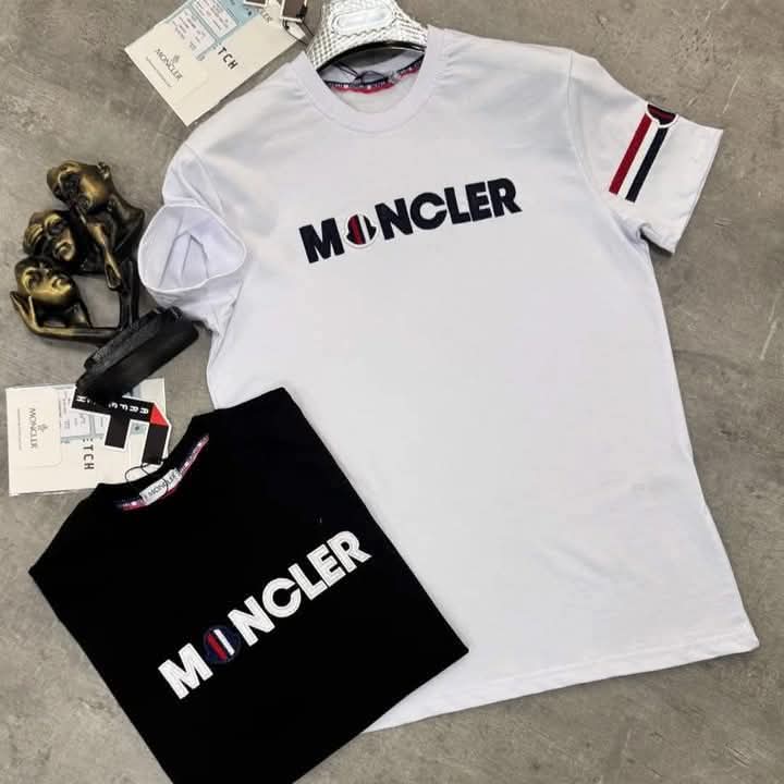 T-shirt di MONCLER