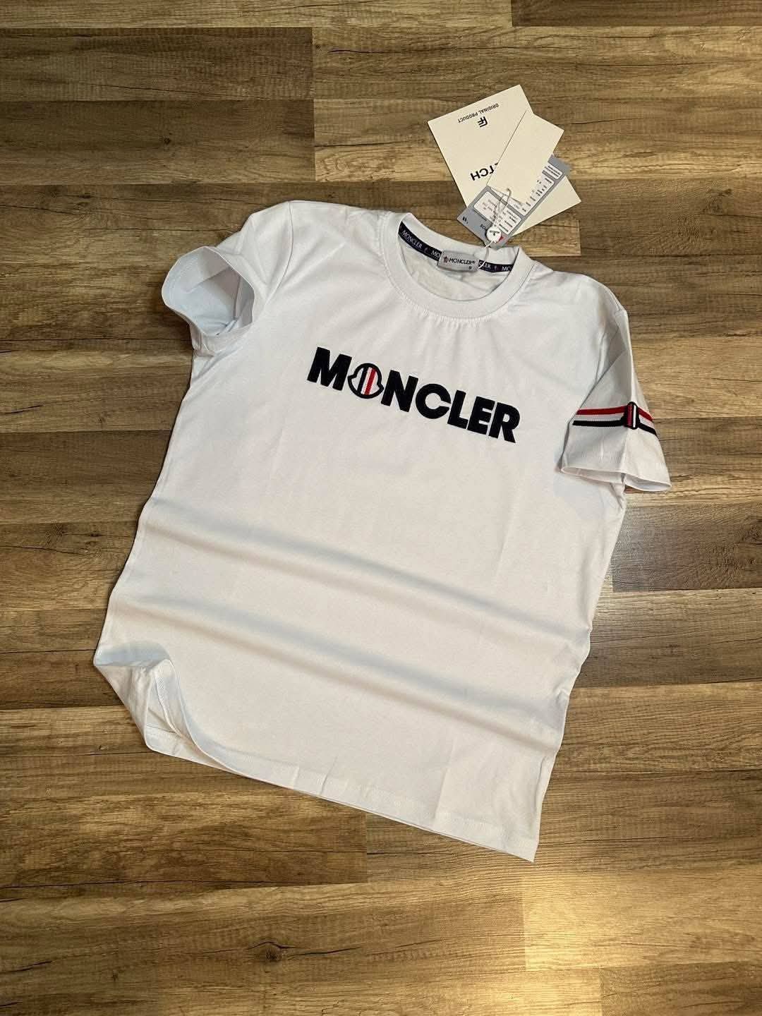 T-shirt di MONCLER